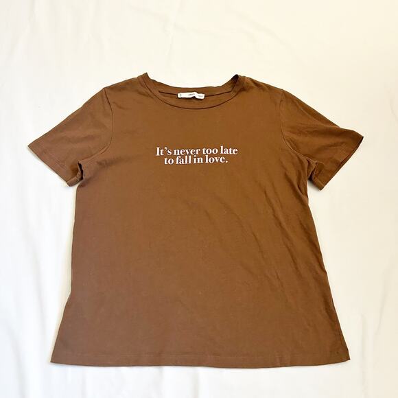 it's never too late to fall in love" graphic tee - Picture 4 of 5